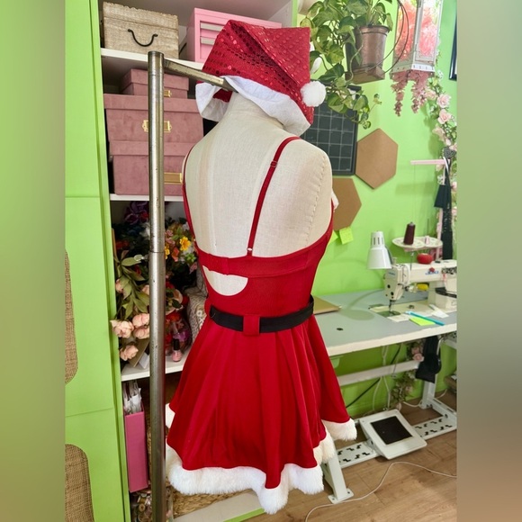 Sexy Mrs. Clause Costume - Picture 3 of 4